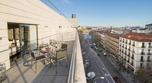 Radisson RED Madrid near Centro de Arte Reina Sofía Nemzeti Múzeum