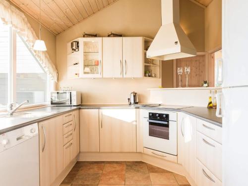 Facilities, Tranquil Cottage with Spa and Sauna-By Traum in Hemmet