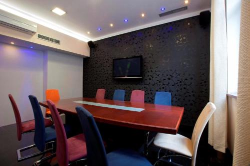 Relax Inn - image 12