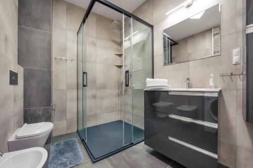 One-Bedroom Apartment with Partial Sea View image 8
