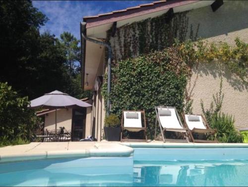 Villa de 4 chambres avec piscine privee jardin amenage et wifi a Le Pian Medoc gîte à louer Le Pian-Médoc