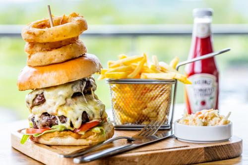 Golf Apartment @ Carus Green - image 4