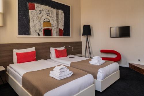 Garni Hotel Eter Stop at Hotel Eter to discover the wonders of Nis. Featuring a complete list of amenities, guests will find their stay at the property a comfortable one. Facilities like 24-hour front desk, express ch