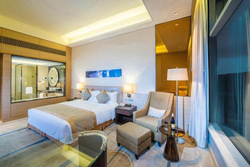 255428628 Crowne Plaza Guangzhou Huadu by IHG - Free Shuttle bus between hotel to Exhibition Center During Canton Fair