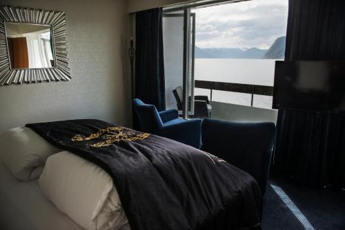 Leikanger Fjordhotel - image 9