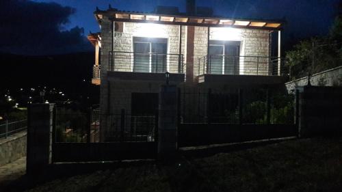 Bejárat, Stone Villa at Alyki Beach in Alíartos