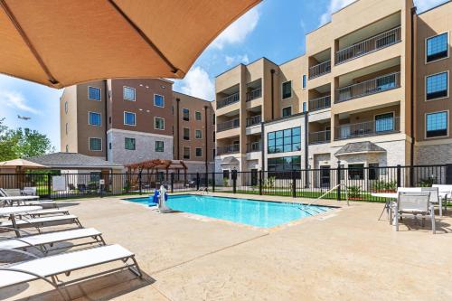 Exterior view, Staybridge Suites IAH Airport East in Humble