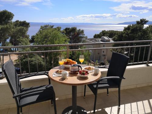 Apartments Neva Makarska 