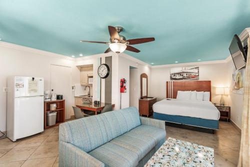 Plaza Beach Hotel Beachfront Resort - Tap to explore photos