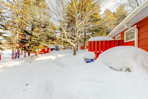 Roadside Duplex in Arbor Vitae, USA