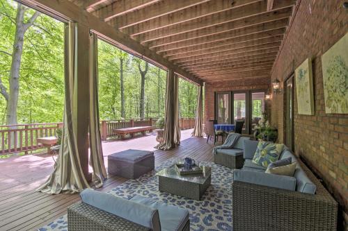 Cozy Cockeysville Retreat with Furnished Deck!