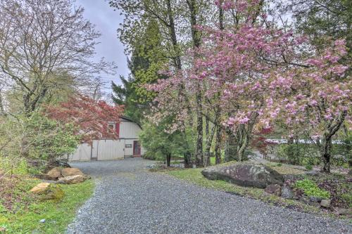 Modern Farmhouse Duplex by Stream, 4 Mi to Boone!