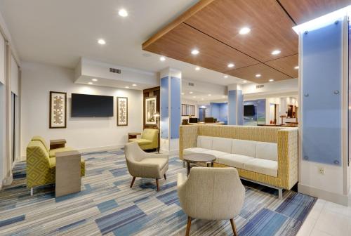 홀리데이 인 익스프레스 앤 스위트 댈러스 NW - 파머스 브랜치 바이 IHG - 숙소 외관