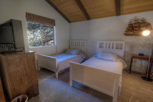 Captains Chalet by Lake Tahoe Accommodations - image 12