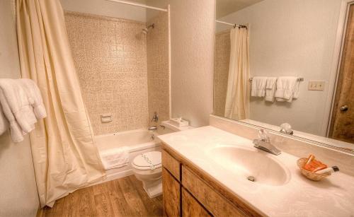 Captains Chalet by Lake Tahoe Accommodations - image 10