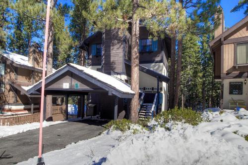 Captains Chalet by Lake Tahoe Accommodations - image 8