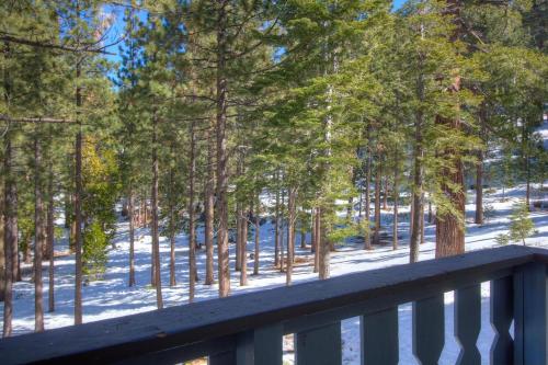 Captains Chalet by Lake Tahoe Accommodations - image 6