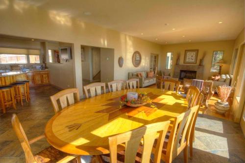 Azure Chateau by Lake Tahoe Accommodations - image 2