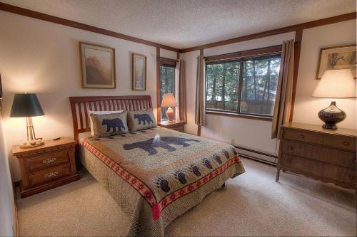 Brookstone Pines by Lake Tahoe Accommodations - image 2