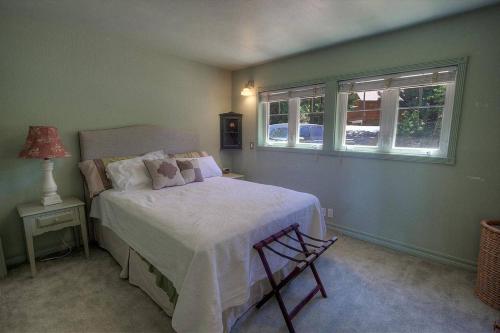 Cold Creek Lakeview Lodge by Lake Tahoe Accommodations - image 11