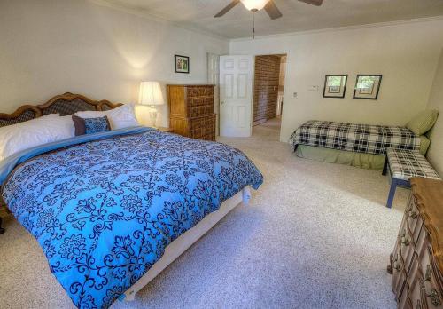Cheyenne Chalet by Lake Tahoe Accommodations