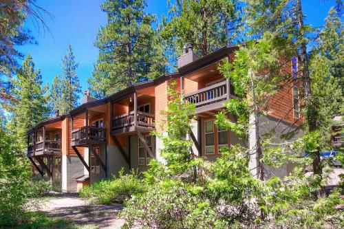 Chipmunk Chalet by Lake Tahoe Accommodations