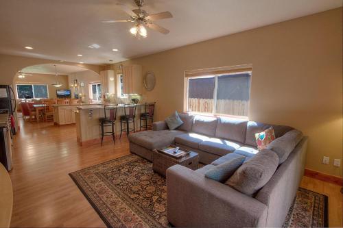 Alpine Haus Tahoe by Lake Tahoe Accommodations - image 4
