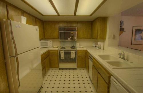 Heavenly Chairview Condo by Lake Tahoe Accommodations - image 5