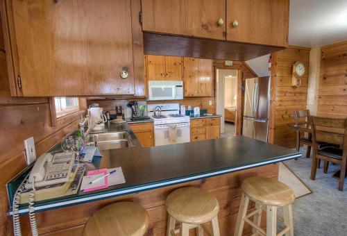 Heavenly Lake View Retreat by Lake Tahoe Accommodations - image 6