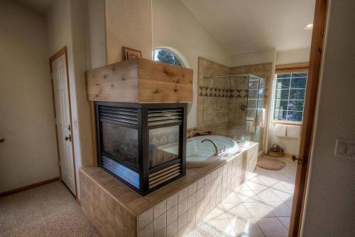 Getting Away Together by Lake Tahoe Accommodations - image 6