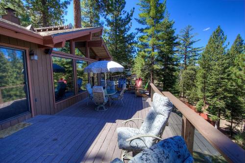 Heavenly Tree House by Lake Tahoe Accommodations - image 3