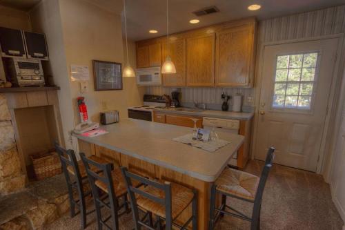 Heavenly Mountain Hideaway by Lake Tahoe Accommodations - image 5