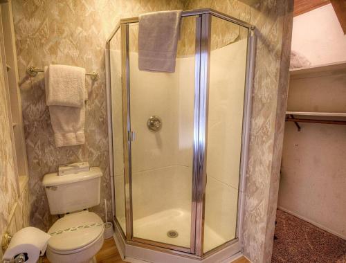 Heavenly Mountain Hideaway by Lake Tahoe Accommodations - image 8