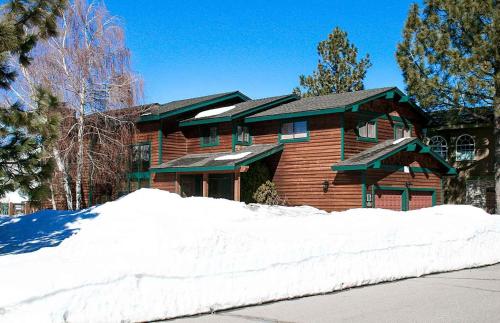 Emerald Lodge by Lake Tahoe Accommodations - image 3