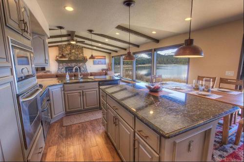 Epiphany by Lake Tahoe Accommodations - image 5
