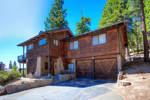 Dogs and Views by Lake Tahoe Accommodations