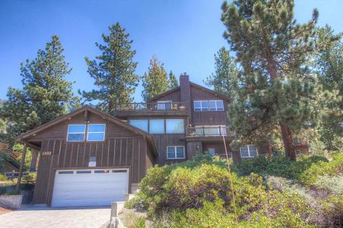 Lucinda Lakeview Lodge by Lake Tahoe Accommodations - main image