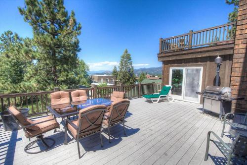 Lucinda Lakeview Lodge by Lake Tahoe Accommodations - image 3