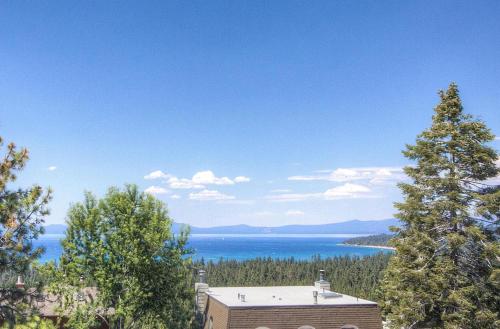 Lucinda Lakeview Lodge by Lake Tahoe Accommodations - image 5