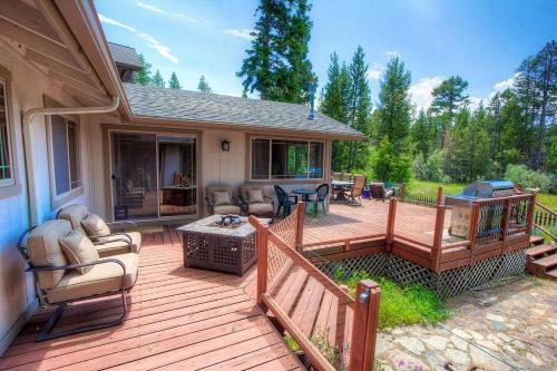 Meadowview Hideaway by Lake Tahoe Accommodations - image 9