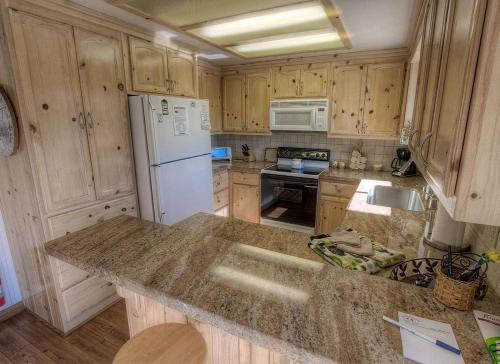 Rock Water Cove by Lake Tahoe Accommodations - image 2
