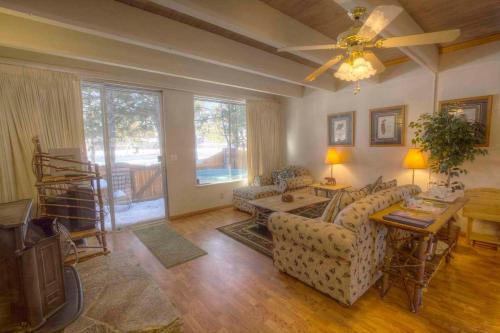 Keys Quarters by Lake Tahoe Accommodations - image 7