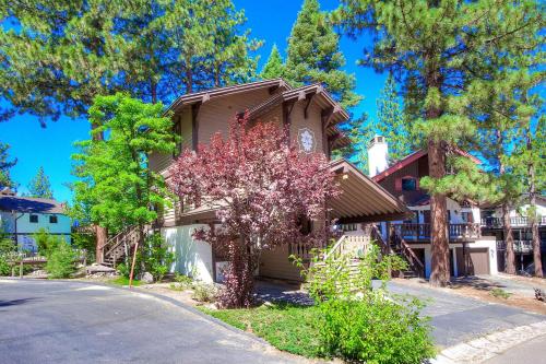 Pool Side Delight by Lake Tahoe Accommodations - image 7