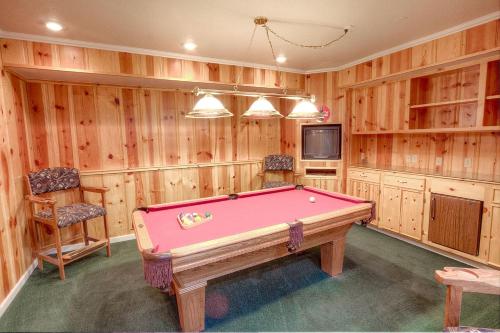 Pool Side Delight by Lake Tahoe Accommodations - image 8