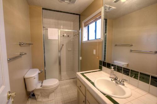 Pool Side Delight by Lake Tahoe Accommodations - main image