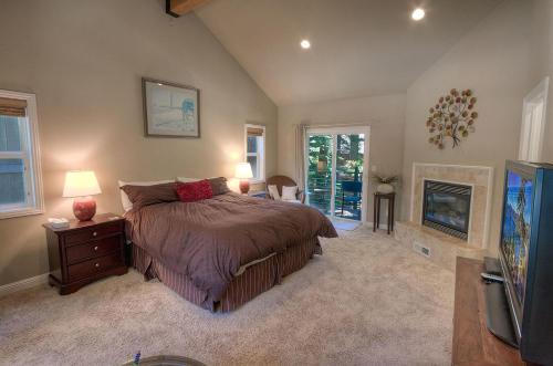 Lone Indian Lodge by Lake Tahoe Accommodations - image 6