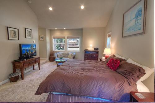 Lone Indian Lodge by Lake Tahoe Accommodations - image 8