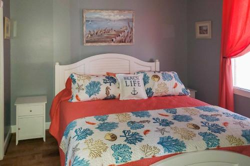 Myrtle Beach Condo with Pool Less Than 2 Miles to the Coast! - image 6