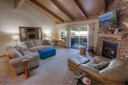 Whispering Wood by Lake Tahoe Accommodations - image 8