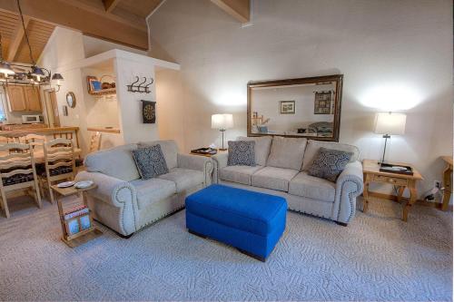 Whispering Wood by Lake Tahoe Accommodations - image 9